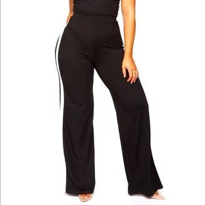 Two piece lounge set.